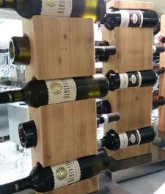 vertical-wine-totem-del-vino