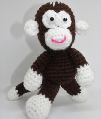 amigurumi-scimietta-gioco-real