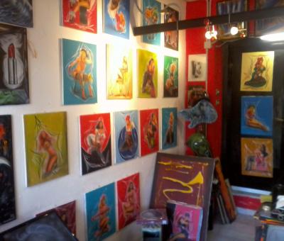 allo-studio-personale-spaziodiem-dell-artista-daniele-marottain-mostra-le-pinup