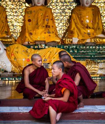 tempio-in-myanmar-giovani-mon