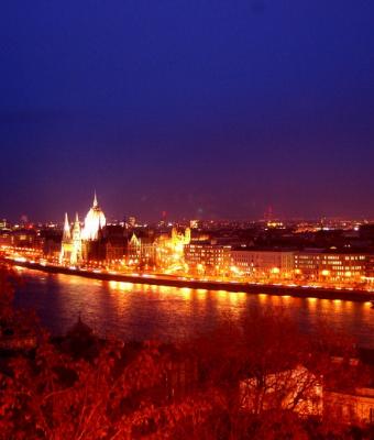 sul-bel-danubio-blu-budapest