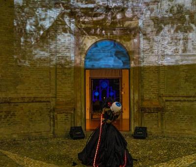 circe-amore-e-guerra-di-marilena-vita-incanta-il-pubblico-della-biennale-light-art-di-mantova