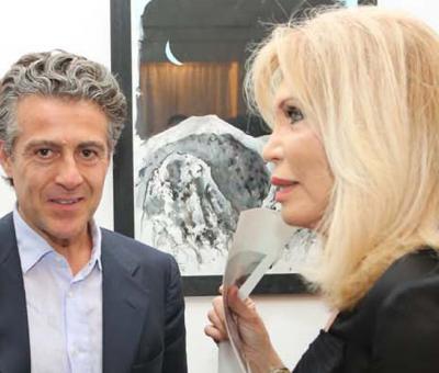 grattacieli-milano-giovanni-gelmetti-incontra-amanda-lear-allinaugurazione-della-mostra-della-pittrice