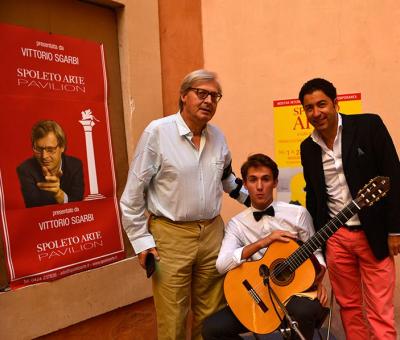 spoleto-arte-il-talento-del-chitarrista-aleksandar-franchini-stupisce-anche-vittorio-sgarbi