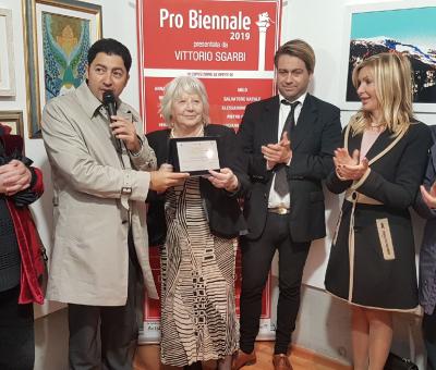 pro-biennale-alla-scultrice-romana-paola-de-gregorio-il-premio-biennale-sgarbi-2019