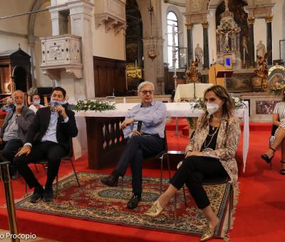 inaugurazione-di-pro-biennale-con-vittorio-sgarbi-larte-contro-la-paura