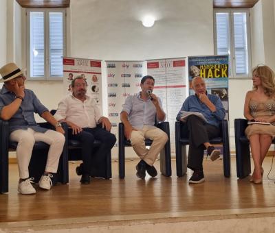 apre-la-mostra-spoleto-arte-di-sgarbi-con-ospiti-vip-e-talentuosi-artisti