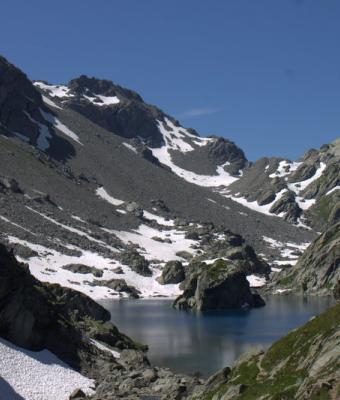 lago-in-montagna